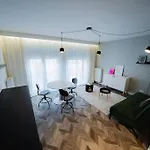 Designer Flat Heart Of The דירה